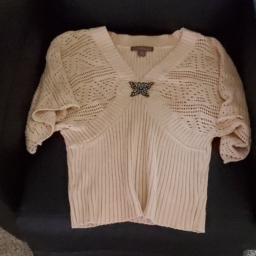 Metric top with butterfly broach